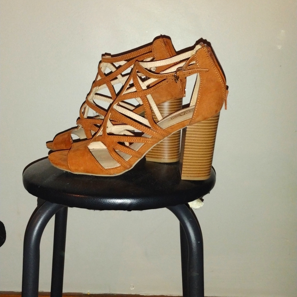 Size 9 brown strappy 4" heels